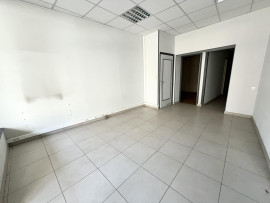 
                                                                                        Location
                                                                                         Local commercial 369m2