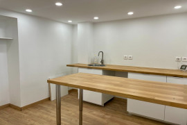 
                                                                                        Location
                                                                                         Local commercial/Bureau avec Vitrine Rue Paradis