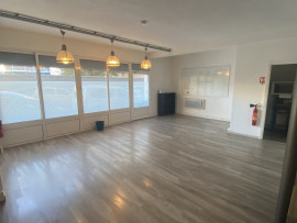 Location
Local commercial Coteau