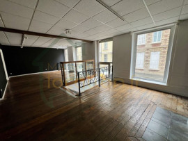 
                                                                                        Location
                                                                                         Local commercial de 115m2 situé au centre-ville