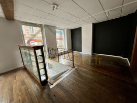 
                                                                                        Location
                                                                                         Local commercial de 115m2 situé au centre-ville