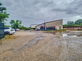
                                                                                        Vente
                                                                                         Local commercial et hangar Loué