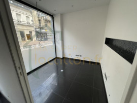 
                                                                                        Location
                                                                                         Local commercial moderne en plein centre-ville