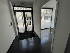 
                                                                                        Location
                                                                                         Local commercial moderne en plein centre-ville