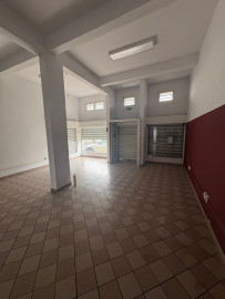 
                                                                                        Location
                                                                                         Local commercial / professionnel – 67 m²