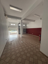 
                                                                                        Location
                                                                                         Local commercial / professionnel – 67 m²