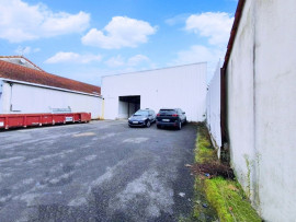 
                                                                                        Location
                                                                                         local commercial professionnel + bureaux  600m²