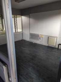 
                                                                                        Location
                                                                                         local commercial professionnel + bureaux  600m²