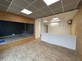 
                                                                                        Location
                                                                                         local commercial sur axe passager