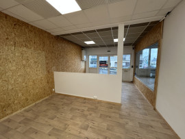 
                                                                                        Location
                                                                                         local commercial sur axe passager