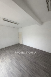 
                                                                                        Location
                                                                                         Local commercial vide de 32 m2