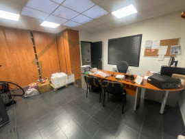 
                                                                                        Location
                                                                                         Local professionnel 351 m2 - 9 pièces