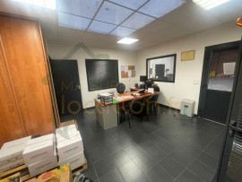 
                                                                                        Location
                                                                                         Local professionnel 351 m2 - 9 pièces