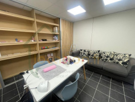 
                                                                                        Location
                                                                                         Local professionnel 351 m2 - 9 pièces