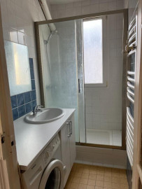 
                                                                                        Location
                                                                                         Location 2 pièces avec balcon filant Paris 15è