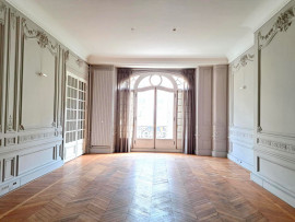 Location
Location Bureaux Paris 75008