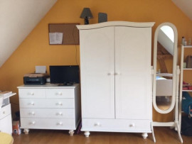 
                                                                                        Colocation
                                                                                         Location chambre chez l’habitant toute équipée.