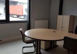 
                                                                                        Location
                                                                                         Location d'une entrepôt/atelier d'une surface de 4 000 m² proche d'Auxerre