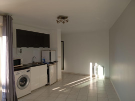 
                                                                                        Location
                                                                                         Location studio 24 m2 13008 avec balcon