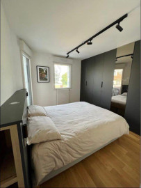 
                                                                                        Location
                                                                                         Location T2 balcon + Parking
