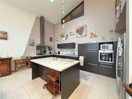 
                                                                                        Vente
                                                                                         Loft d’architecte avec jardin et garage