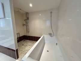 
                                                                                        Vente
                                                                                         Loft d’architecte avec jardin et garage