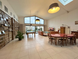 
                                                                                        Vente
                                                                                         Loft d’architecte avec jardin et garage