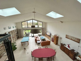 
                                                                                        Vente
                                                                                         Loft d’architecte avec jardin et garage