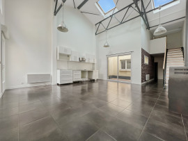 
                                                                                        Vente
                                                                                         LOFT de 102m² à louer