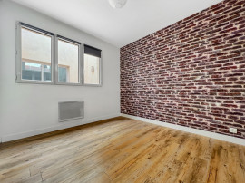 
                                                                                        Vente
                                                                                         LOFT de 102m² à louer