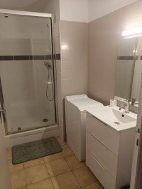 
                                                                                        Location
                                                                                         Logement situé dans un bel immeuble bourgeois