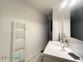 
                                                                                        Location
                                                                                         Logement T3 dans immeuble calme avec 2 logements .