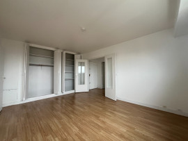 
                                                                                        Vente
                                                                                         lot 215 - Noisy-le-Grand