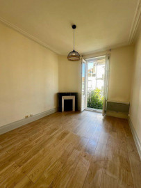 
                                                                                        Location
                                                                                         Loue appartement F2