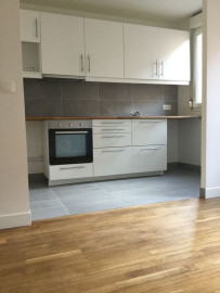 
                                                                                        Location
                                                                                         Loue appt 2 pièces 38m2 COURBEVOIE - secteur Bécon
