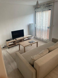 
                                                                                        Location
                                                                                         Loue meublé rue Bayard