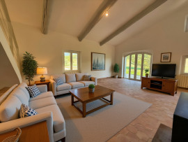 Vente
LUBERON PROPRIETE DE CARACTERE 230 M² 6 HA