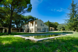 Vente
LUBERON PROPRIETE DE CARACTERE 230 M² 6 HA
