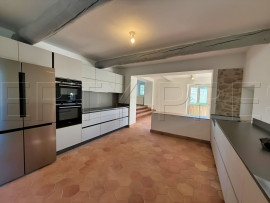 Vente
LUBERON PROPRIETE DE CARACTERE 230 M² 6 HA