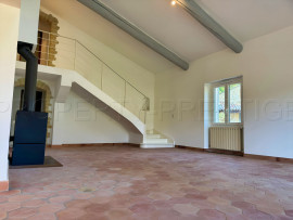 Vente
LUBERON PROPRIETE DE CARACTERE 230 M² 6 HA