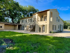 Vente
LUBERON PROPRIETE DE CARACTERE 230 M² 6 HA