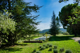 Vente
LUBERON PROPRIETE DE CARACTERE 230 M² 6 HA