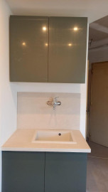 
                                                                                        Location
                                                                                         Lumineux appartement rénové au dernier étage