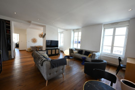 
                                                                                        Vente
                                                                                         LYON 8 - appartement de caractère sur la Place Ambroise Courtois