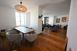 
                                                                                        Vente
                                                                                         LYON 8 - appartement de caractère sur la Place Ambroise Courtois