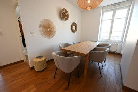 
                                                                                        Vente
                                                                                         LYON 8 - appartement de caractère sur la Place Ambroise Courtois
