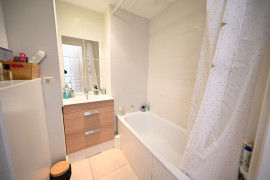 
                                                                                        Vente
                                                                                         LYON 8 - appartement de caractère sur la Place Ambroise Courtois