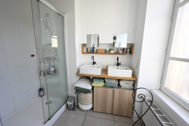 
                                                                                        Vente
                                                                                         LYON 8 - appartement de caractère sur la Place Ambroise Courtois