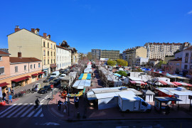 
                                                                                        Vente
                                                                                         LYON 8 - appartement de caractère sur la Place Ambroise Courtois