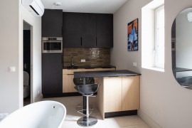 
                                                                                        Location
                                                                                         Madeleine 8